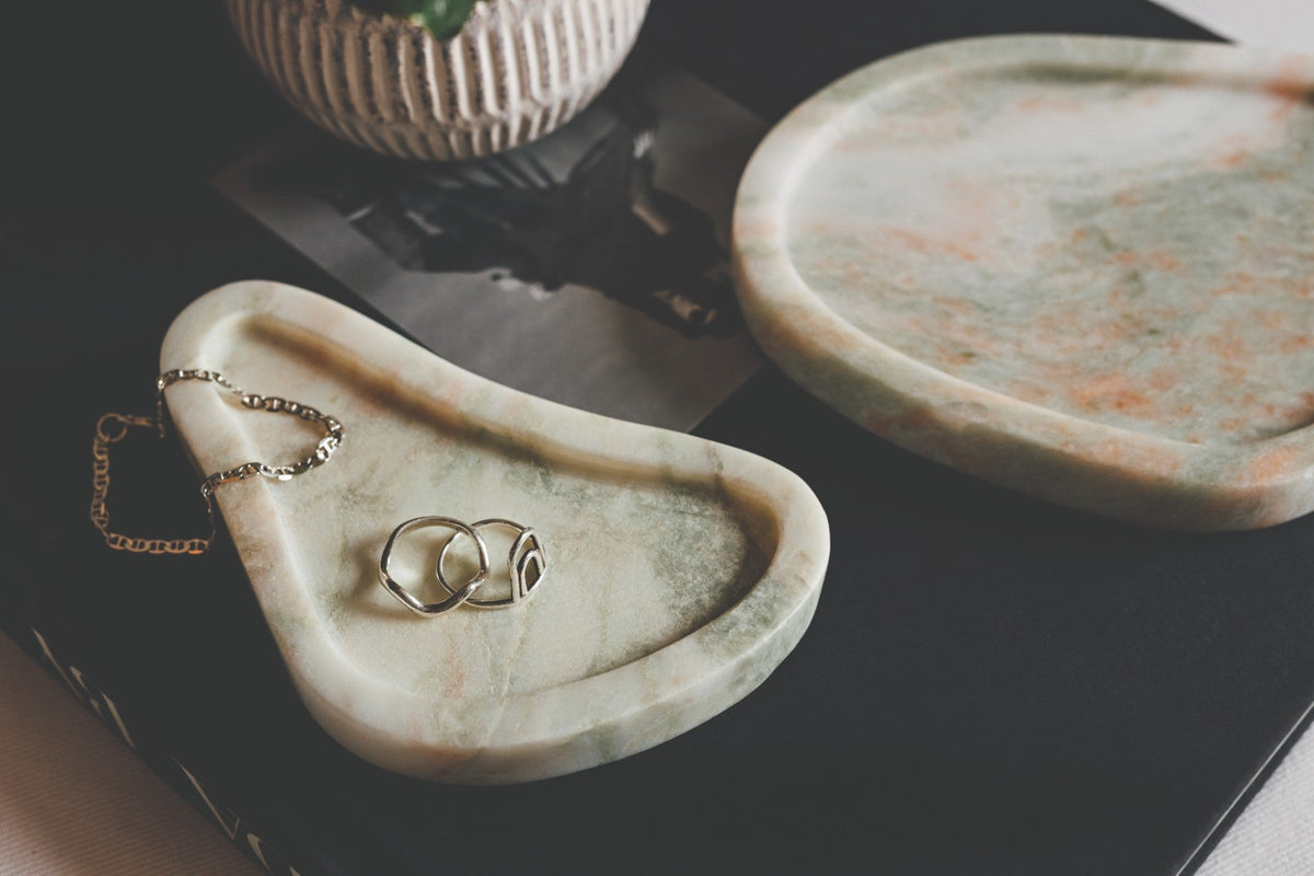 Onyx Shaped Tray