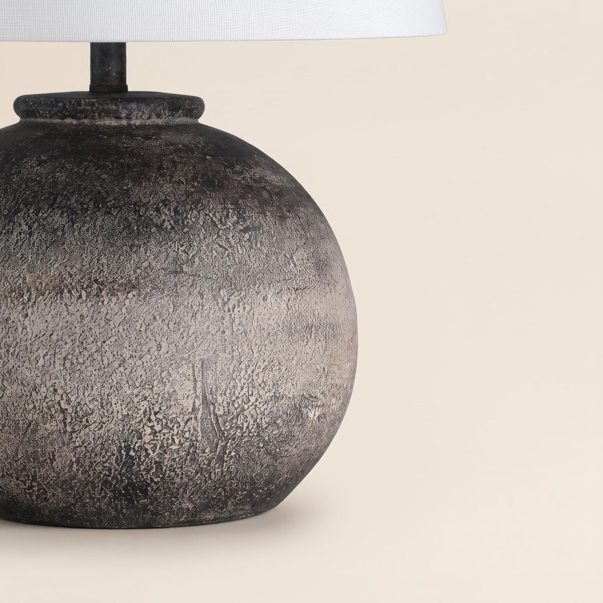 Bronce Table Lamp