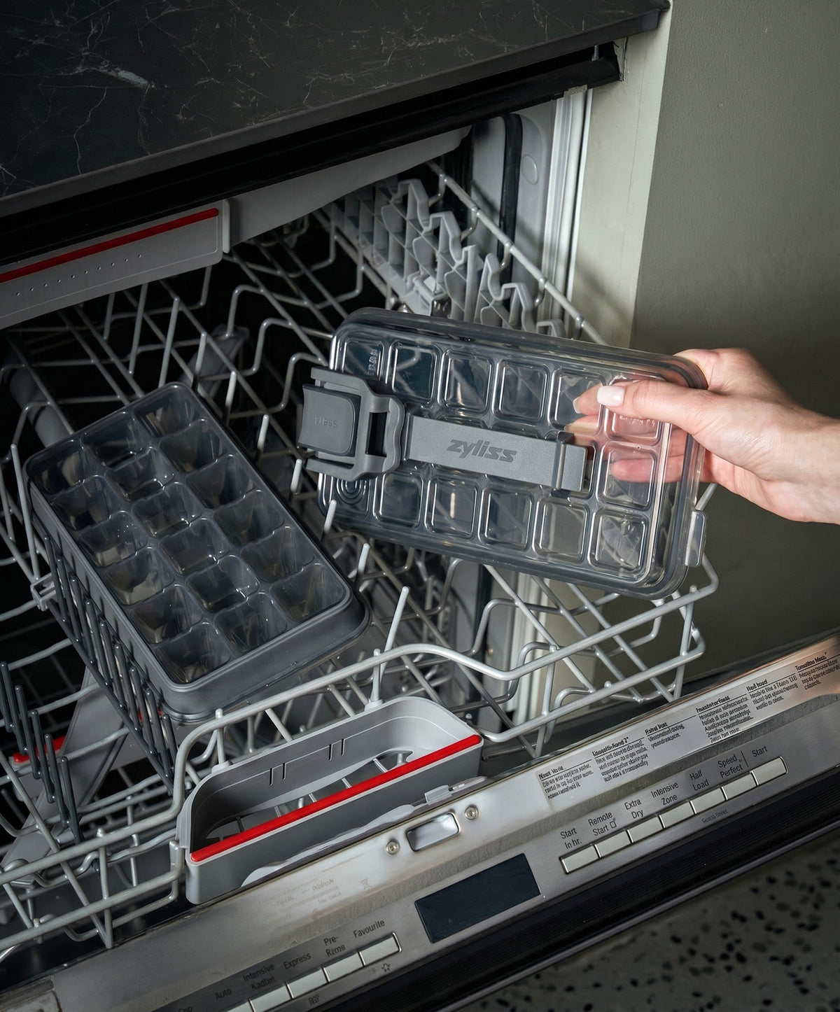 Press & Pull Ice Cube Tray