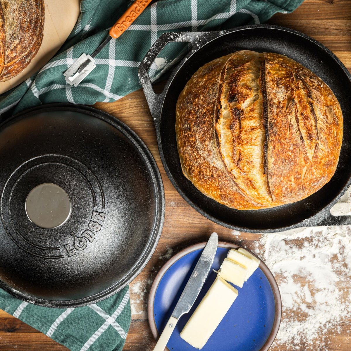 Lodge Chef Collection Seasoned Cast Iron Bread Oven
