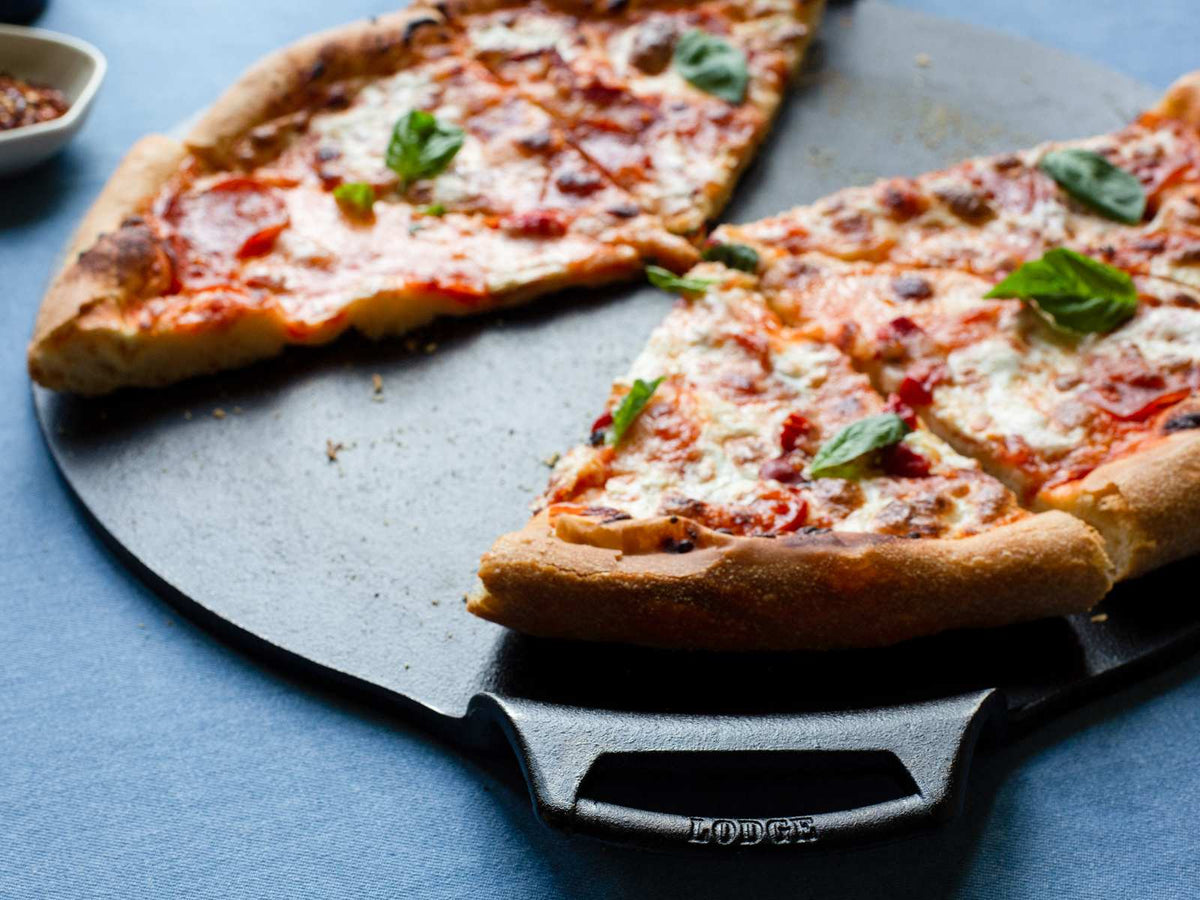 Lodge Bakeware Pizza Pan