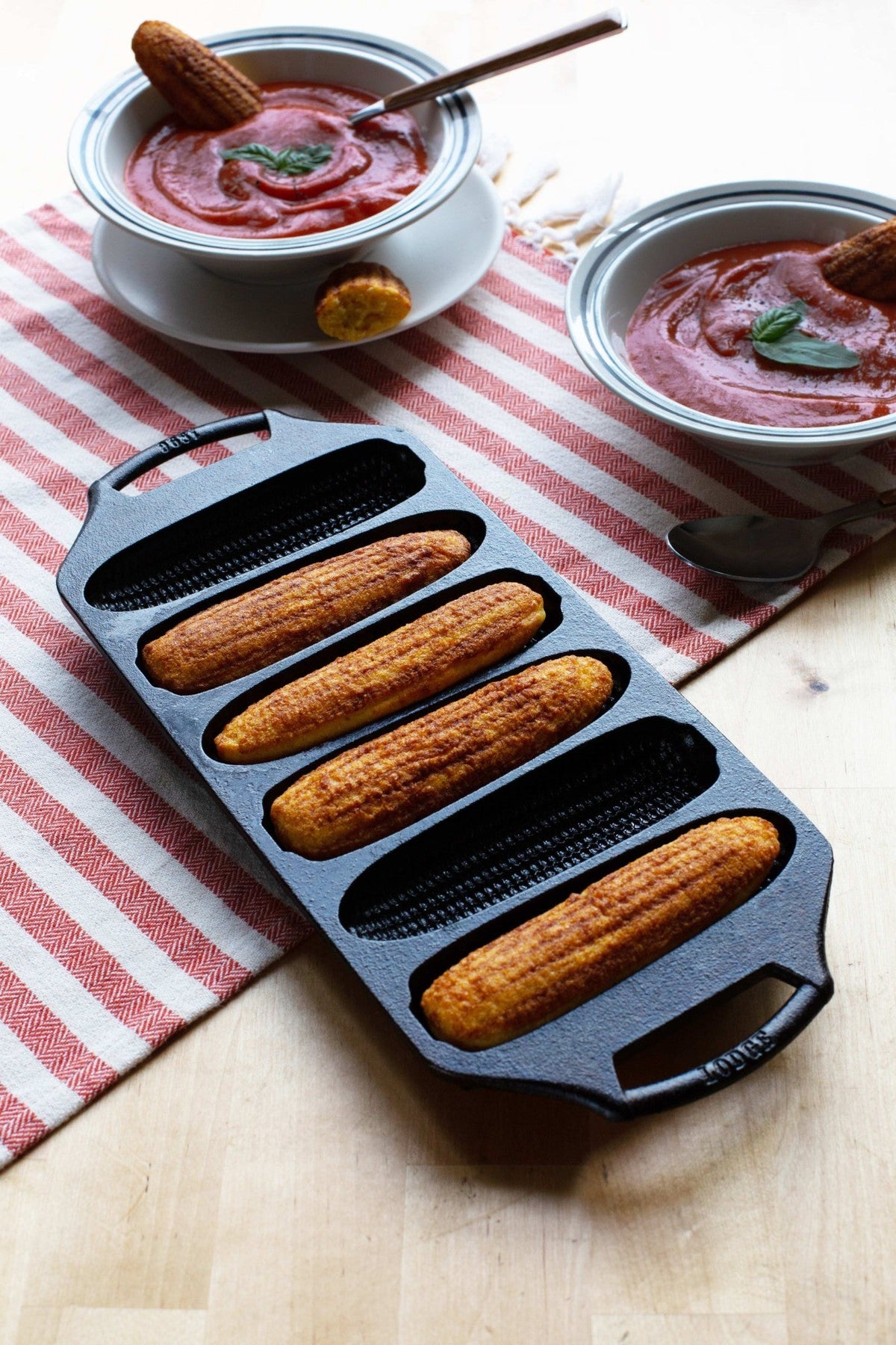 Lodge Bakeware Cornstick Pan