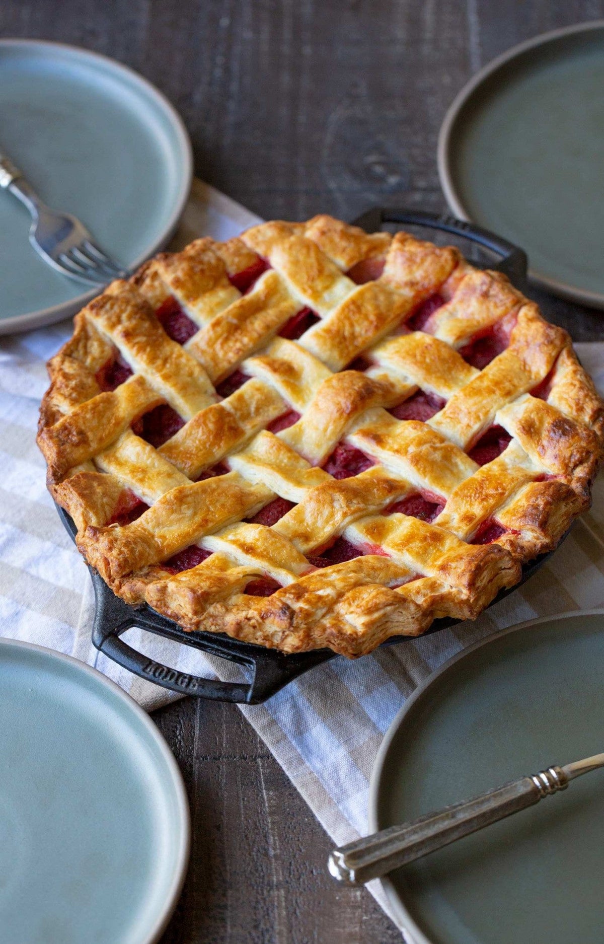 Lodge Bakeware Pie Pan