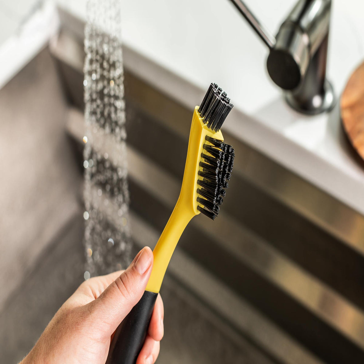 Lodge Corner and Groove Brush
