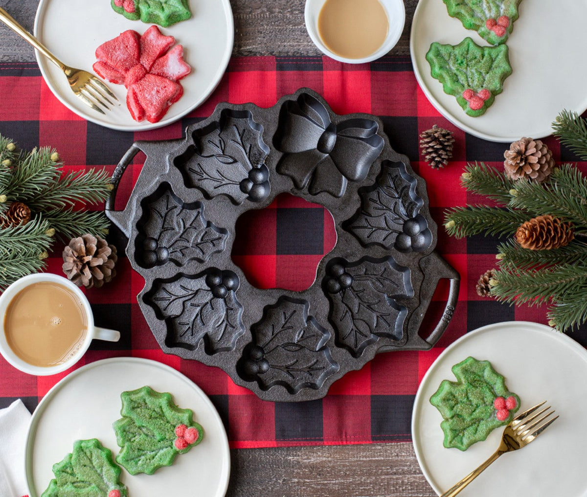 Lodge Bakeware Holiday Wreath Pan