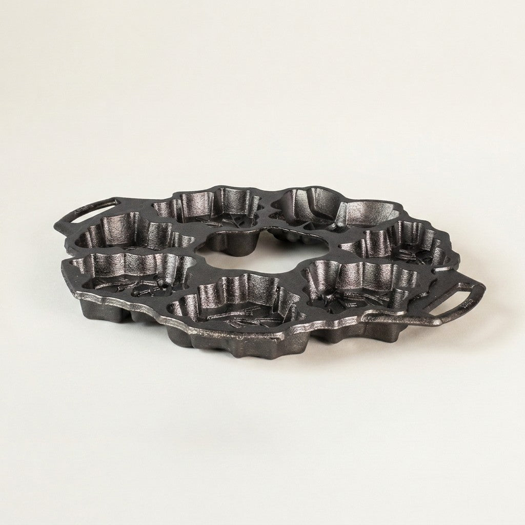 Lodge Bakeware Holiday Wreath Pan