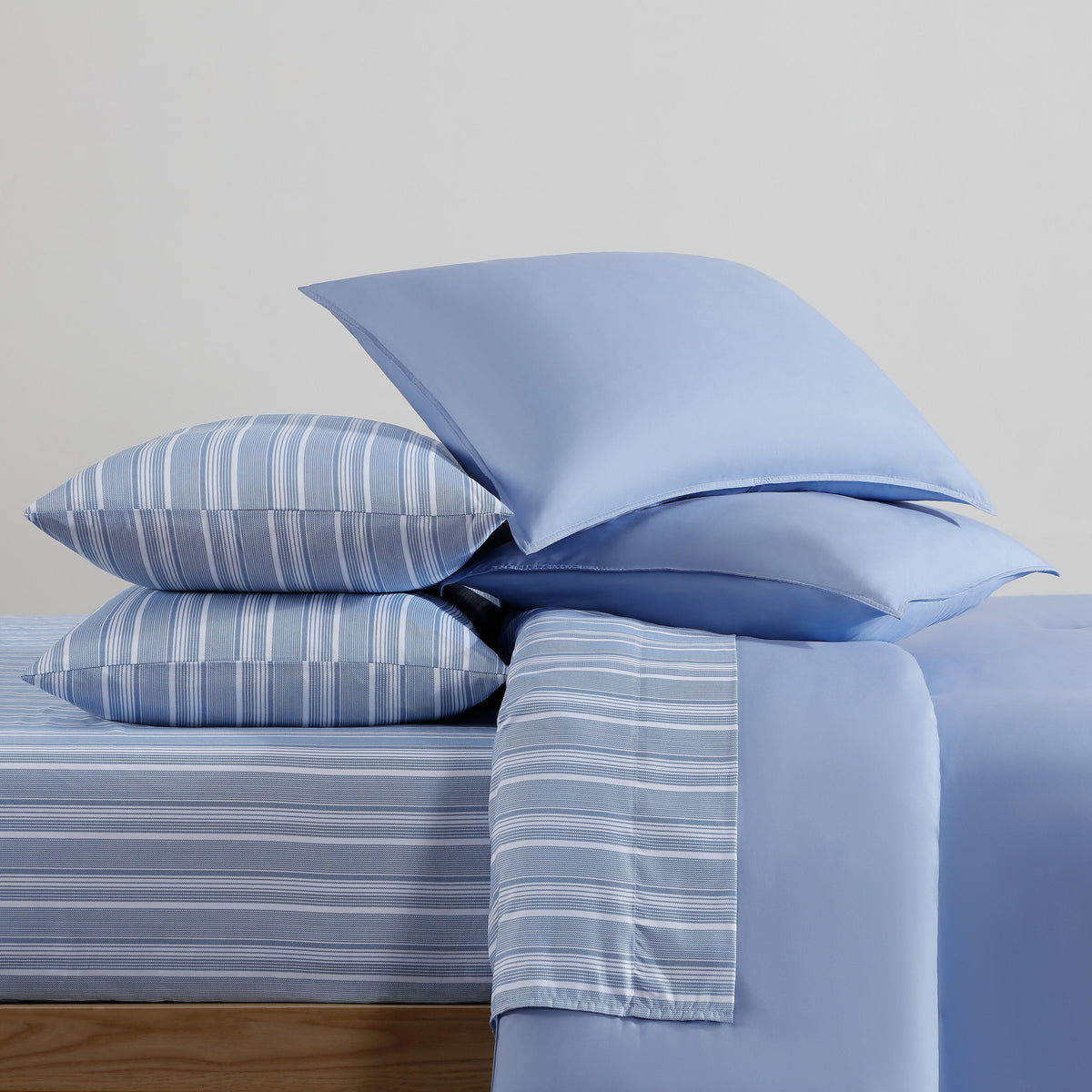 Hilfiger Core Solid/Sailing Stripe Bed-in-a-bag Set
