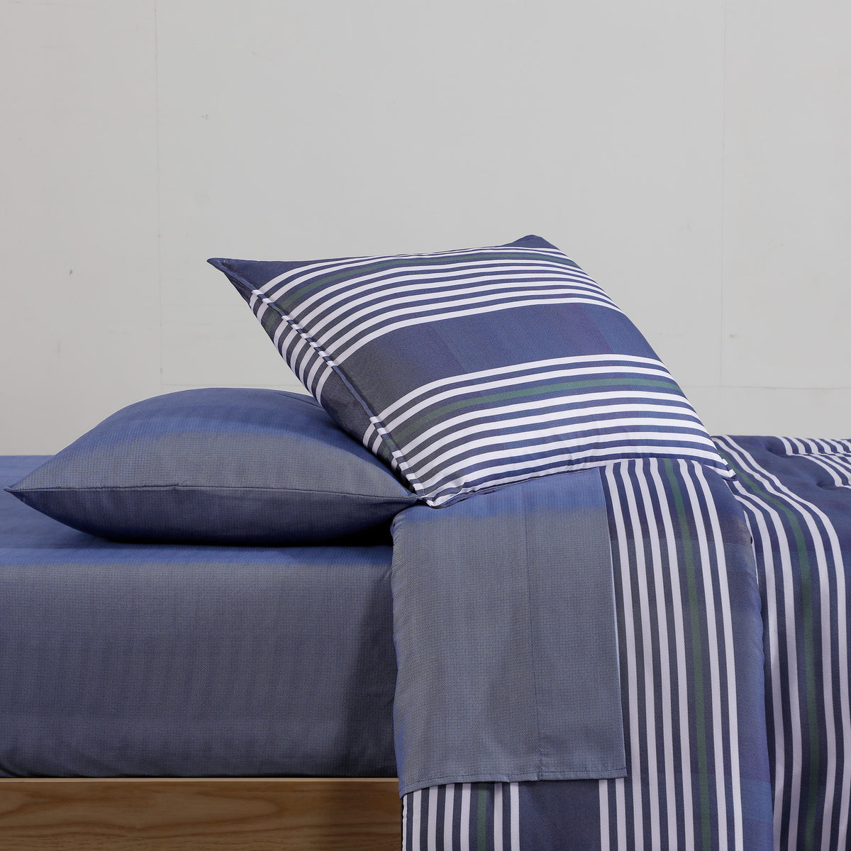 Lido Stripe/Christopher Texture Bed-in-a-bag Set