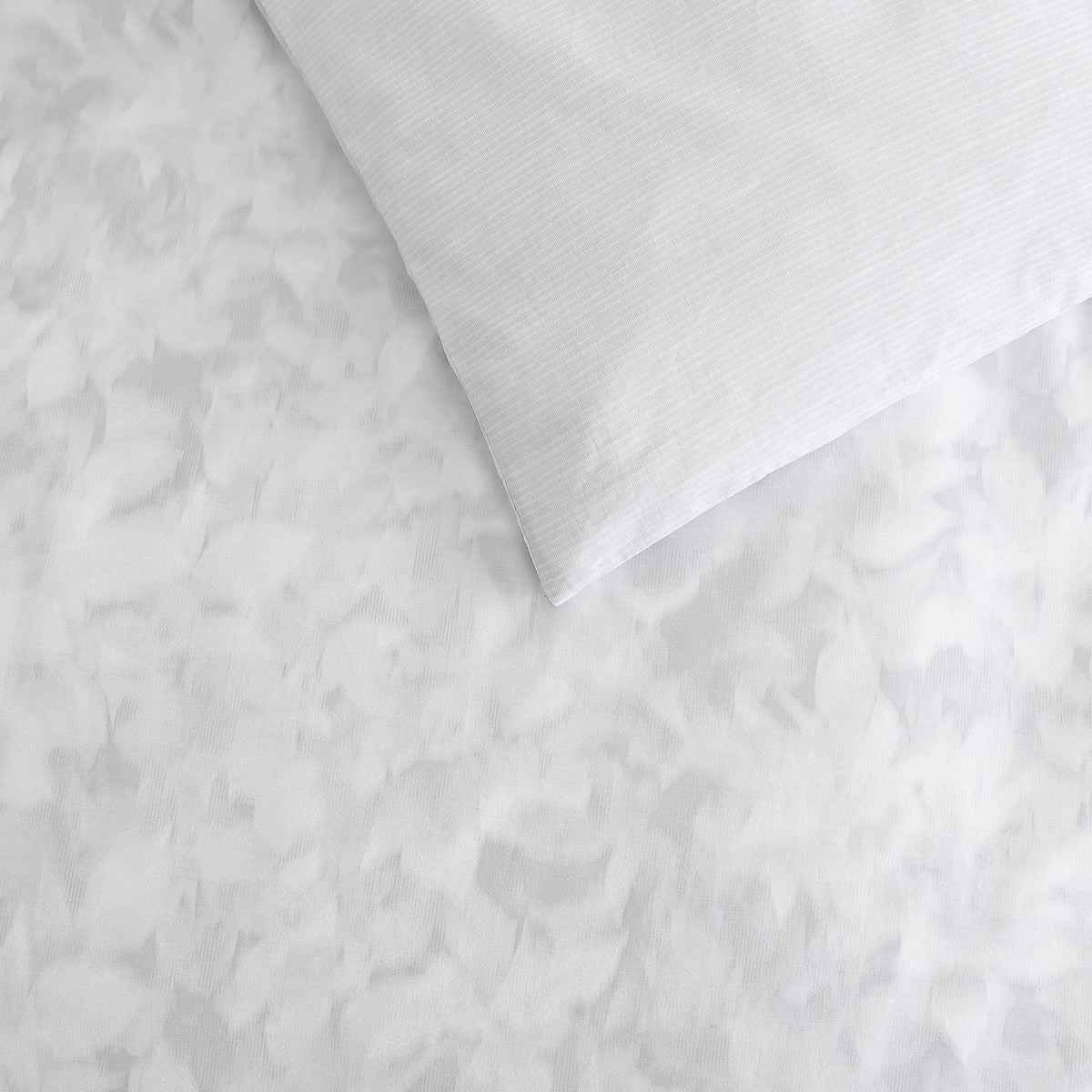 Nebulous Flower/Etched Stripe Duvet Set