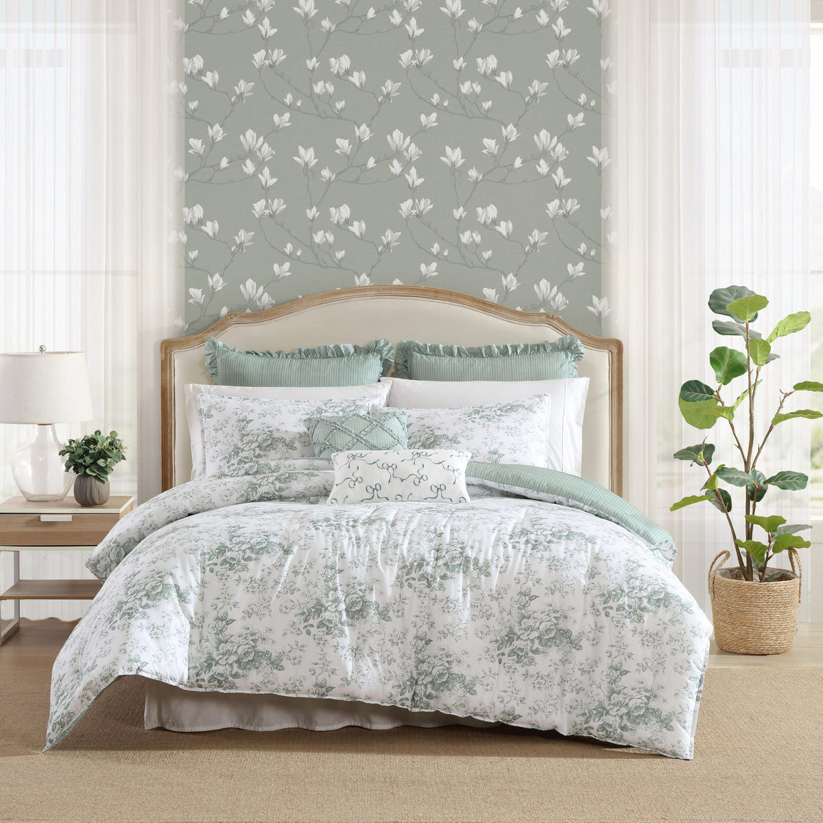 Toile Delight Comforter Set